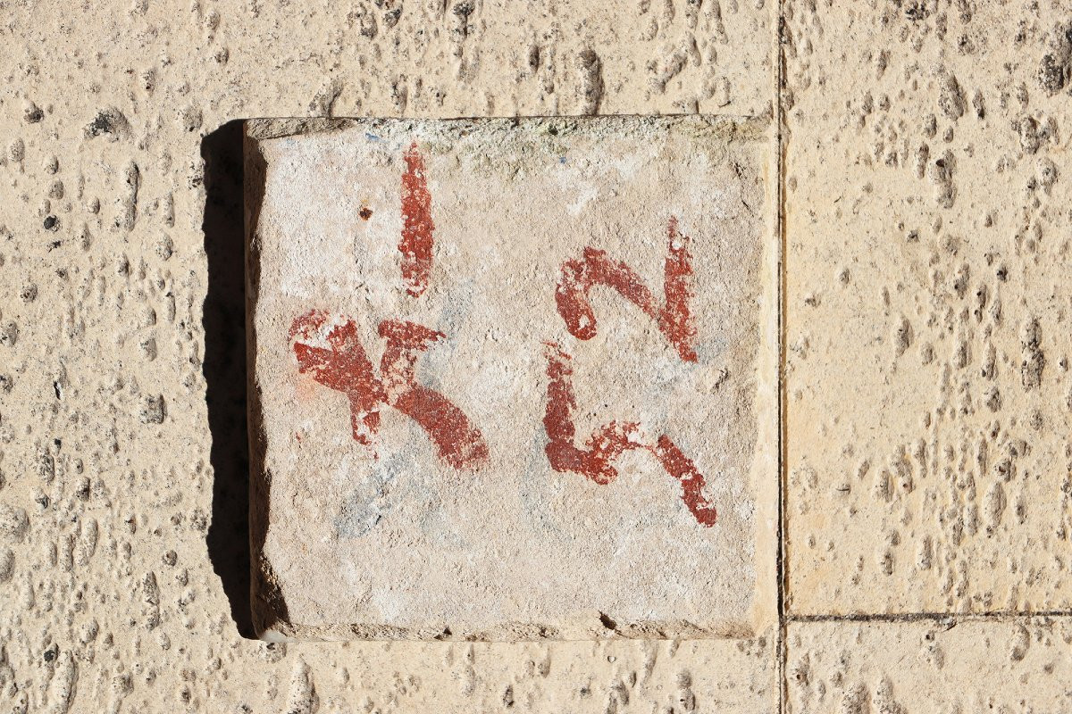 Carreau portugais bleu et blanc du XVIIIe siècle représentant un buste de femme-photo-4