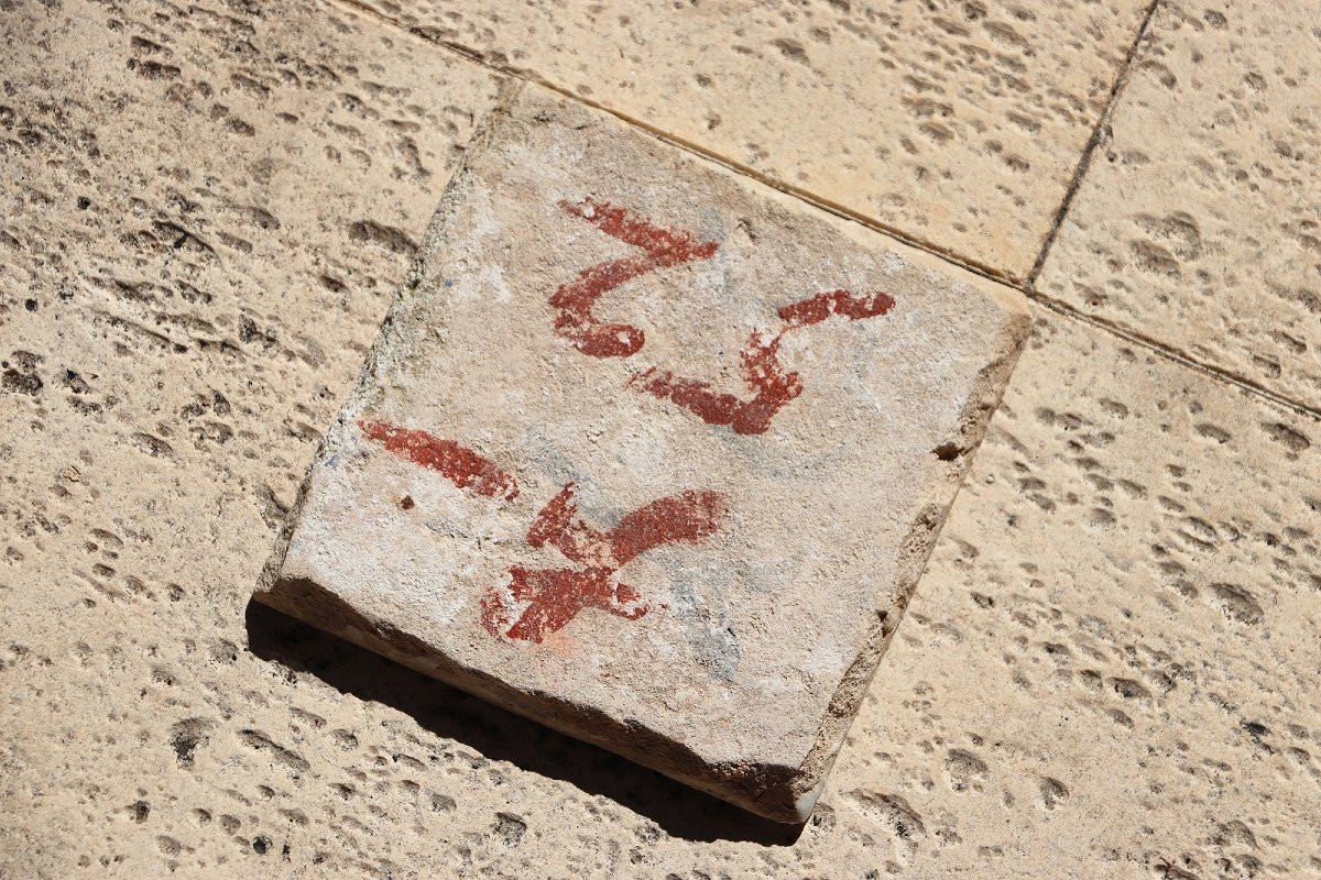 Carreau portugais bleu et blanc du XVIIIe siècle représentant un buste de femme-photo-5