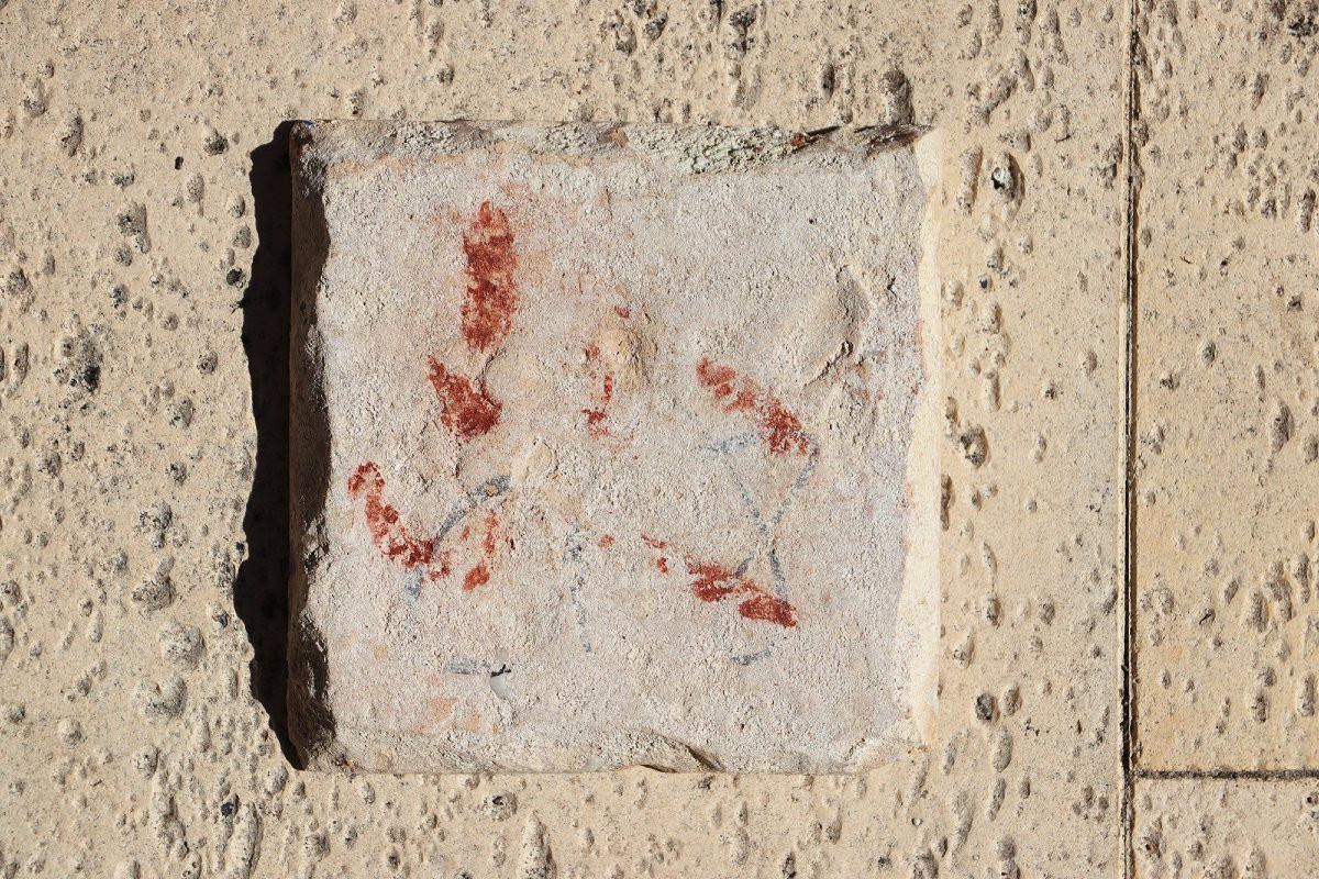 Carreau portugais bleu et blanc du XVIIIe siècle représentant un pied chaussé d’une sandale -photo-4