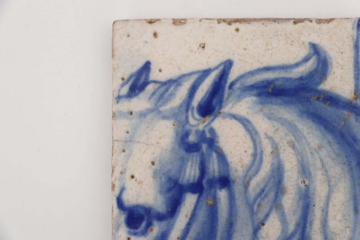 Carreau portugais bleu et blanc du XVIIIe siècle représentant une tête de cheval-photo-3