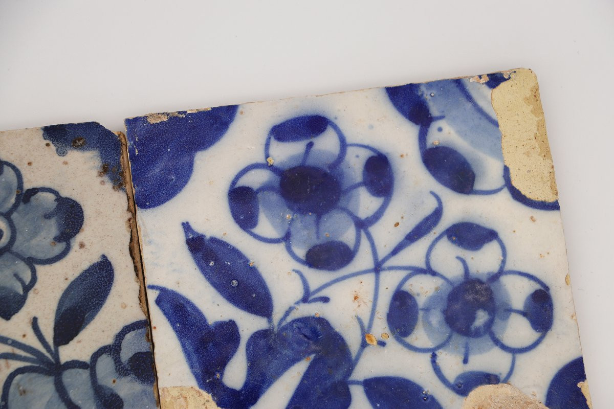 17th Century Portuguese Blue & White Floral Set Of Two Tiles-photo-2