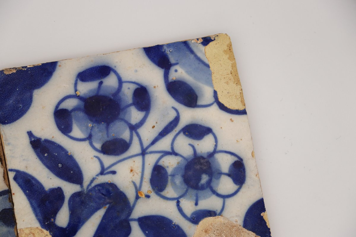 17th Century Portuguese Blue & White Floral Set Of Two Tiles-photo-3