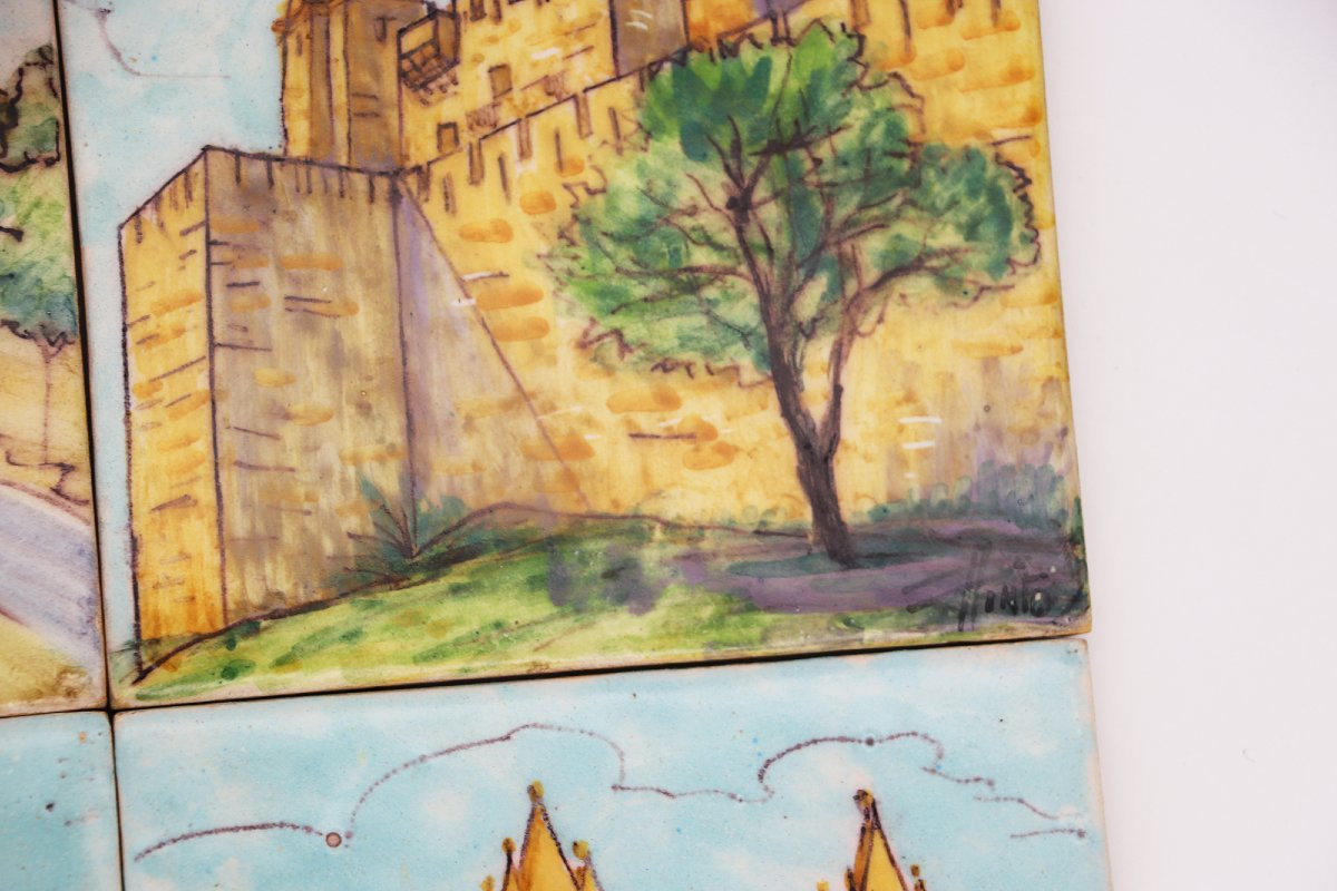 Ensemble de quatre carreaux portugais du XIXe siècle représentant des châteaux-photo-1