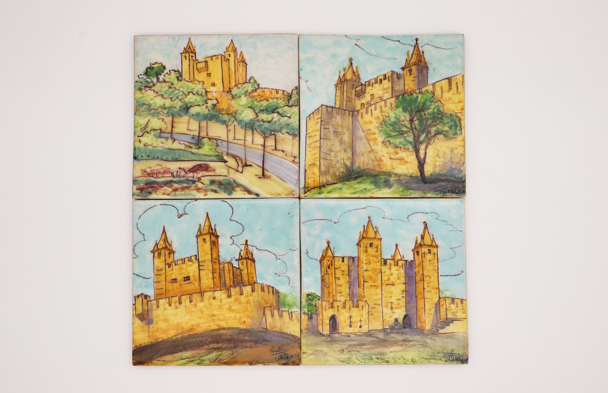 Ensemble de quatre carreaux portugais du XIXe siècle représentant des châteaux