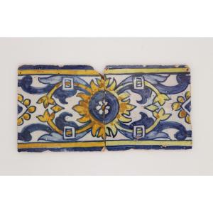 Ensemble de deux carreaux floraux du XVIIe siècle, antiquité portugaise