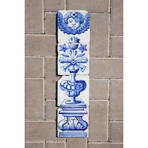 Ensemble de quatre carreaux bleu et blanc du XVIIIe siècle représentant un ange 