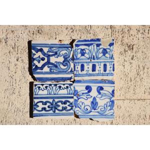 Ensemble de quatre carreaux bleu et blanc, portugais, XVIIe siècle