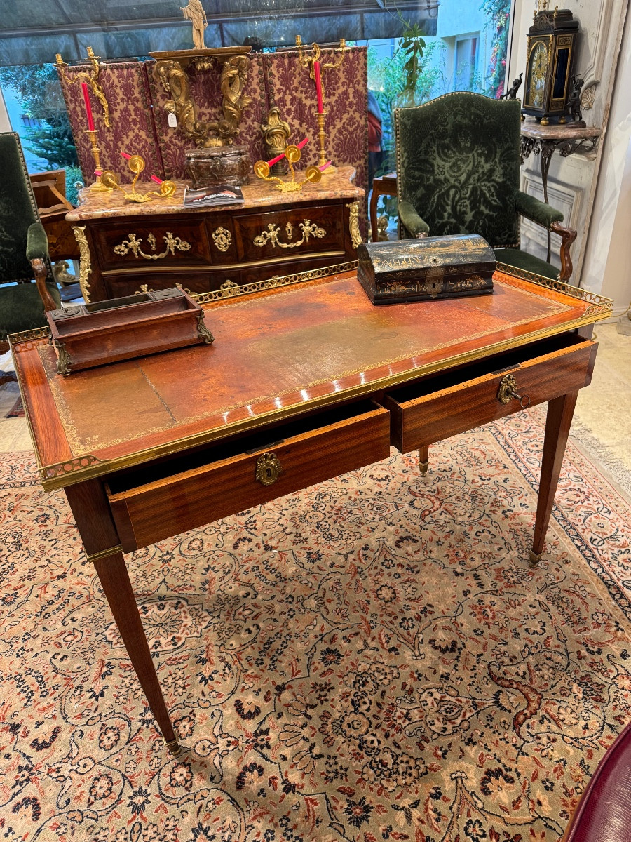 Bureau Ep louis XVI   marqueterie estampillée hericourt