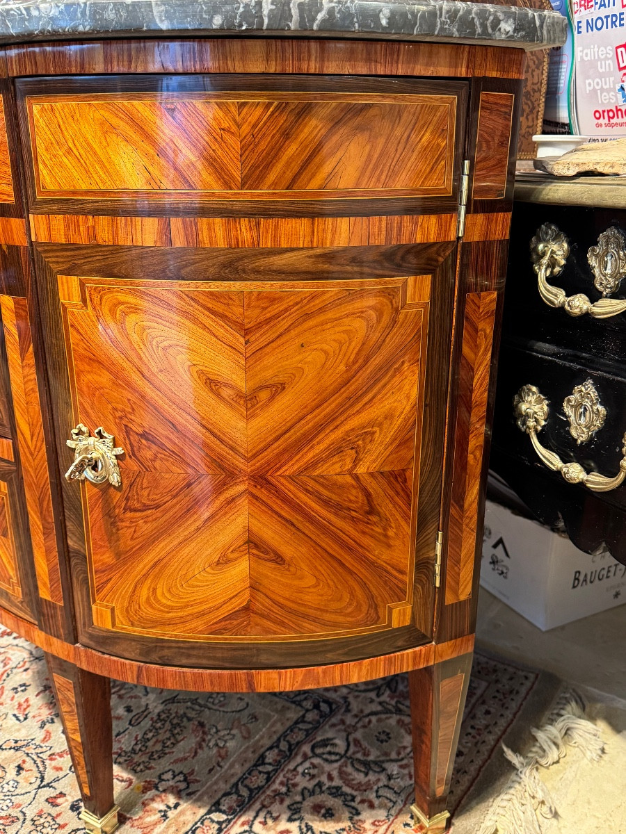 Commode demi lune trois tiroirs et deux vantaux époque Louis xvi-photo-3
