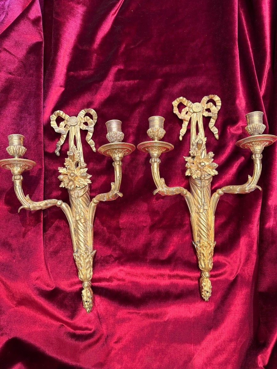 Paire s’appliques époque Louis XVI en bronze ciselé et doré 