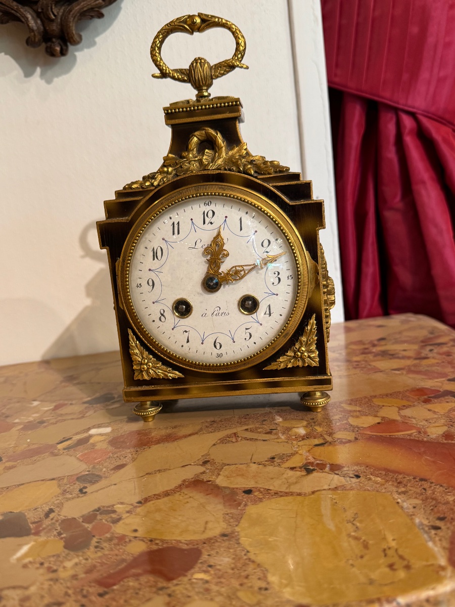 Pendulette  de voyage en corne couleur camel de lenoir à Paris 1 moitié du 19 e siècle 