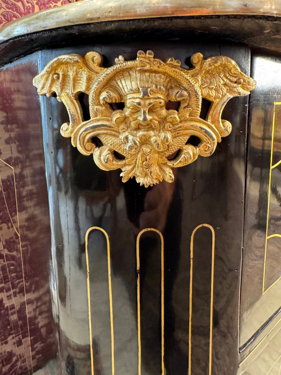 Commode d’époque Louis XIV en placage de poirier noirci à trois tiroirs -photo-2