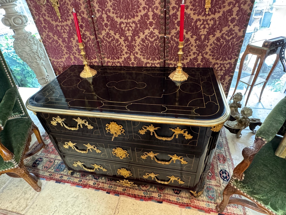 Commode d’époque Louis XIV en placage de poirier noirci à trois tiroirs -photo-3