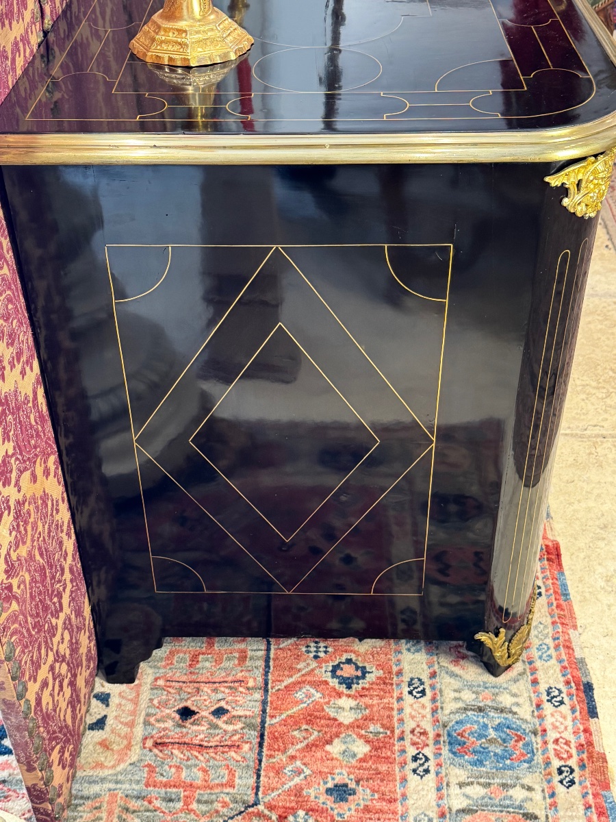 Commode d’époque Louis XIV en placage de poirier noirci à trois tiroirs -photo-4