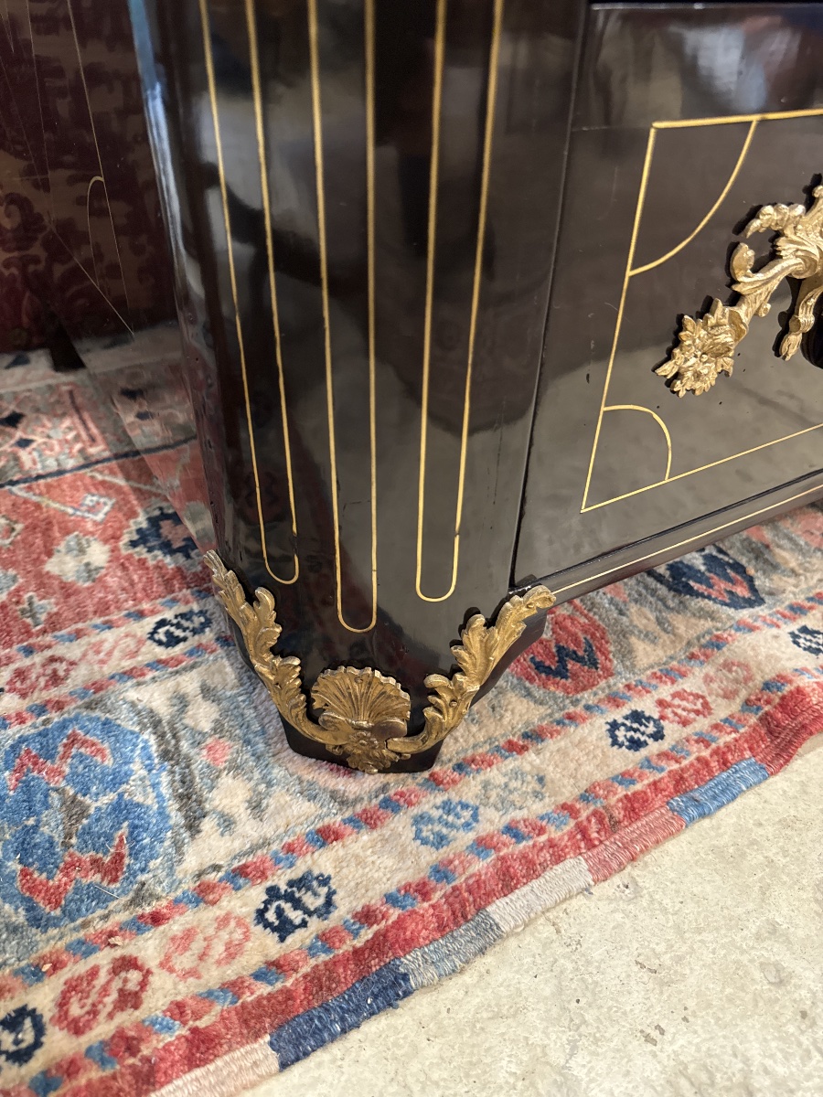 Commode d’époque Louis XIV en placage de poirier noirci à trois tiroirs -photo-6