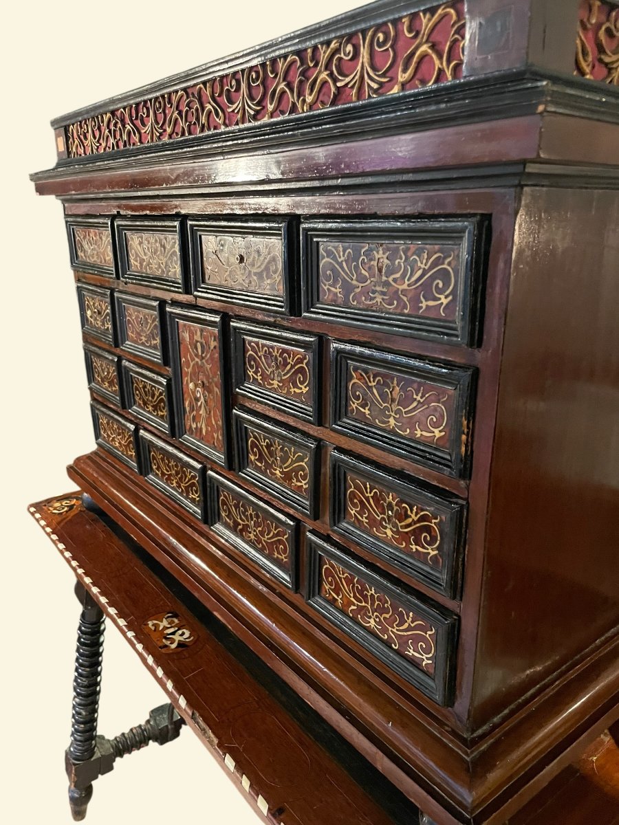 Bargueño (cabinet) espagnol XVIIᵉ siècle sur sa table d’origine-photo-1