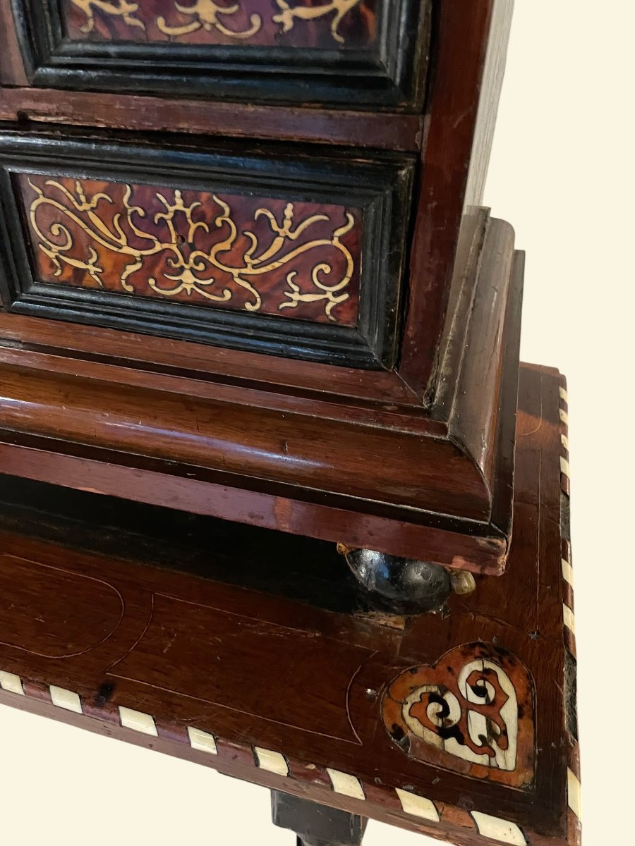 Bargueño (cabinet) espagnol XVIIᵉ siècle sur sa table d’origine-photo-7