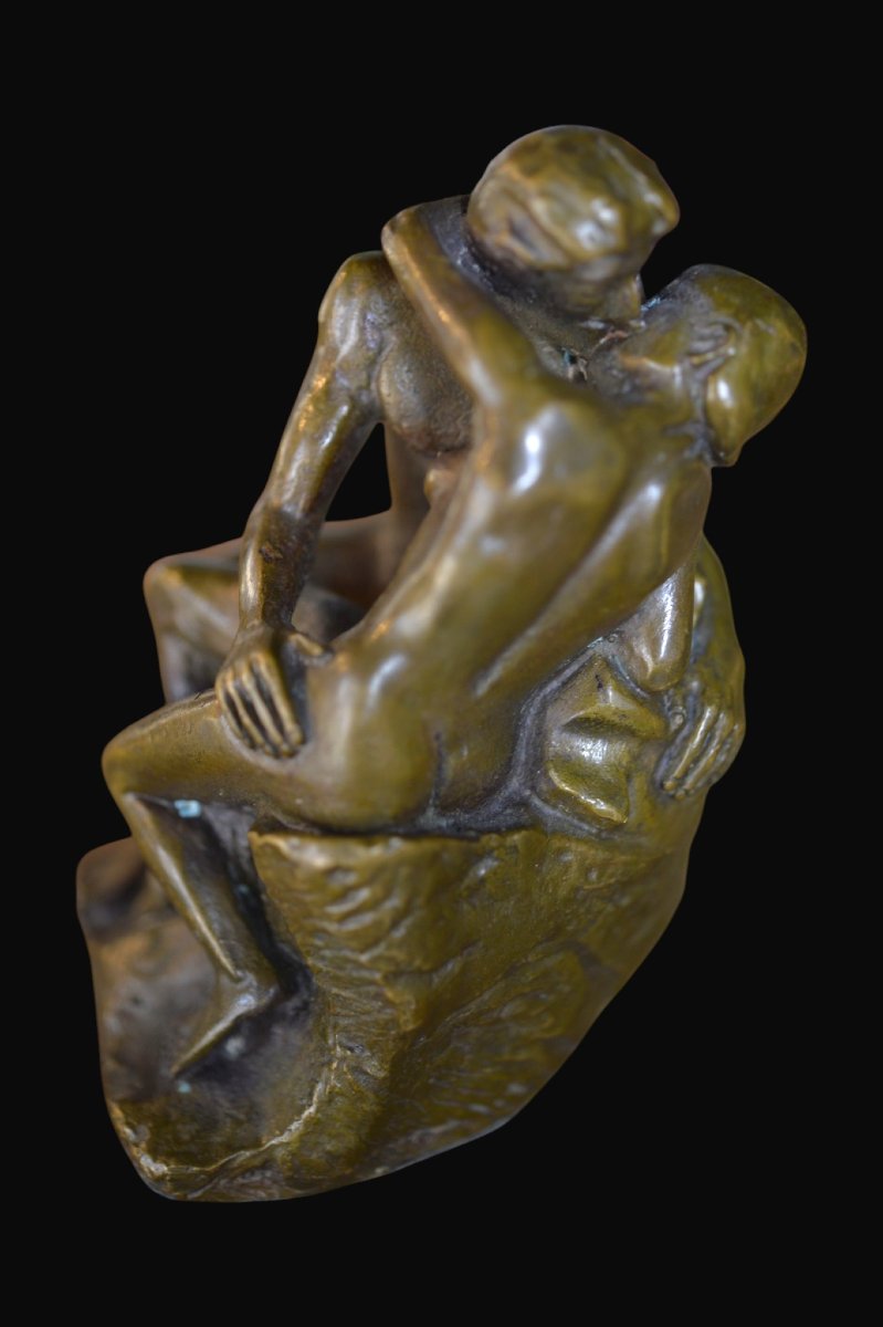 Embracing Couple - Bronze -photo-3