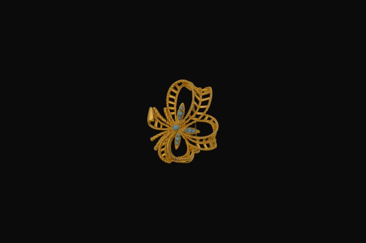 Broche papillon en plaqué or et cabochons turquoise – Dans le goût de Van Cleef & Arpels