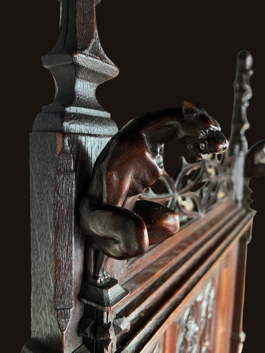 Cathèdre néogothique en noyer sculpté à coffre – XIXe siècle-photo-2