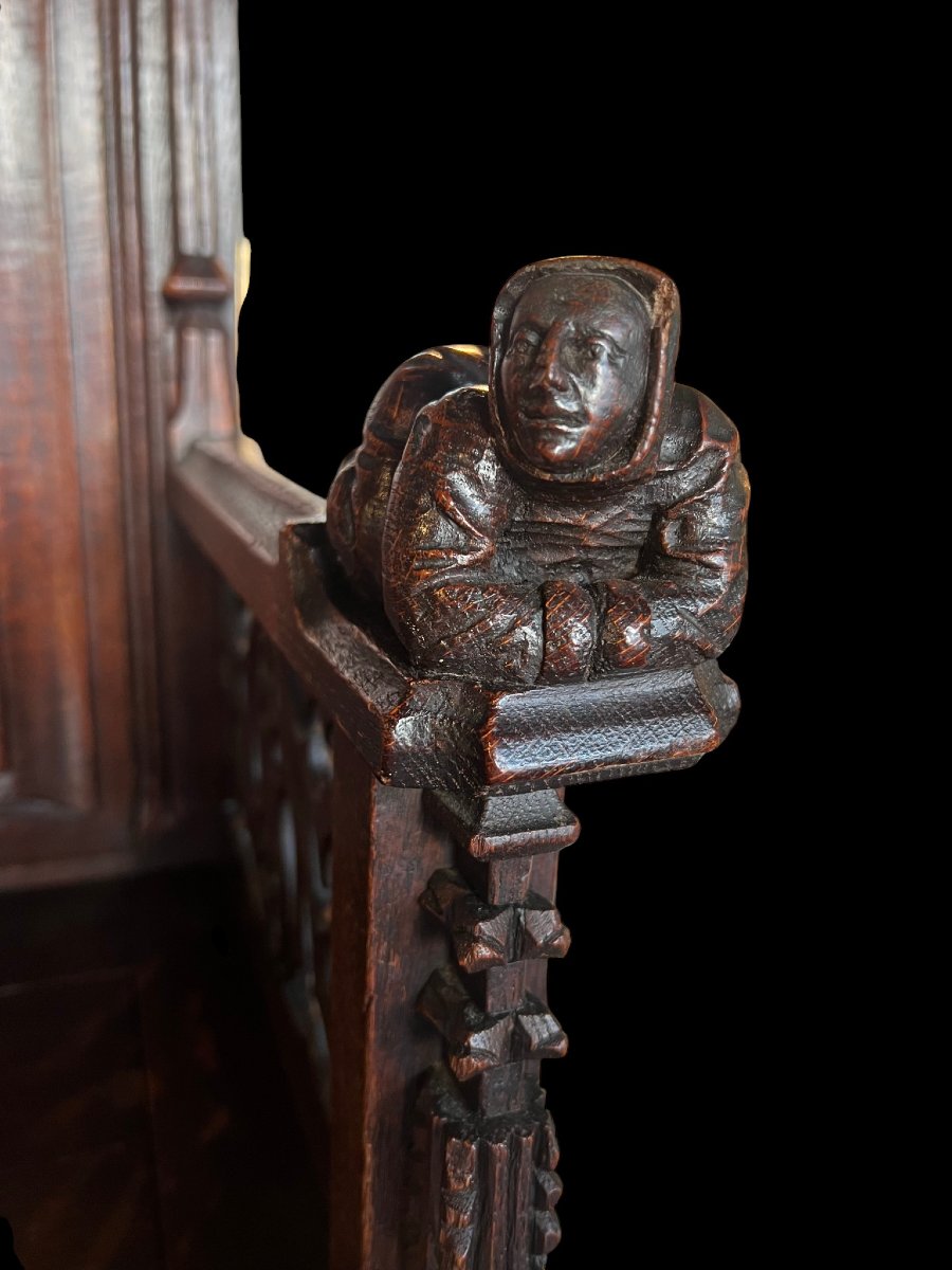 Cathèdre néogothique en noyer sculpté à coffre – XIXe siècle-photo-4