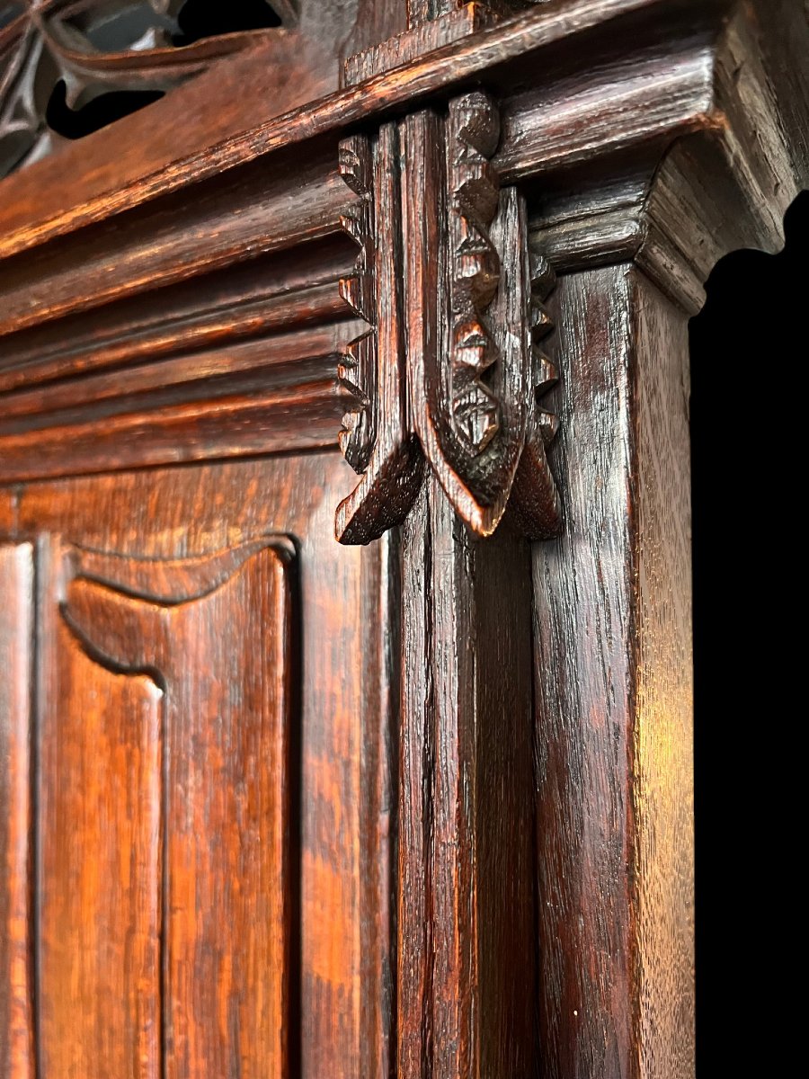 Cathèdre néogothique en noyer sculpté à coffre – XIXe siècle-photo-3