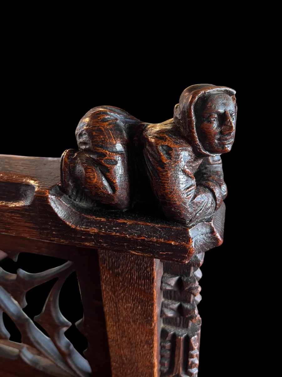 Cathèdre néogothique en noyer sculpté à coffre – XIXe siècle-photo-7
