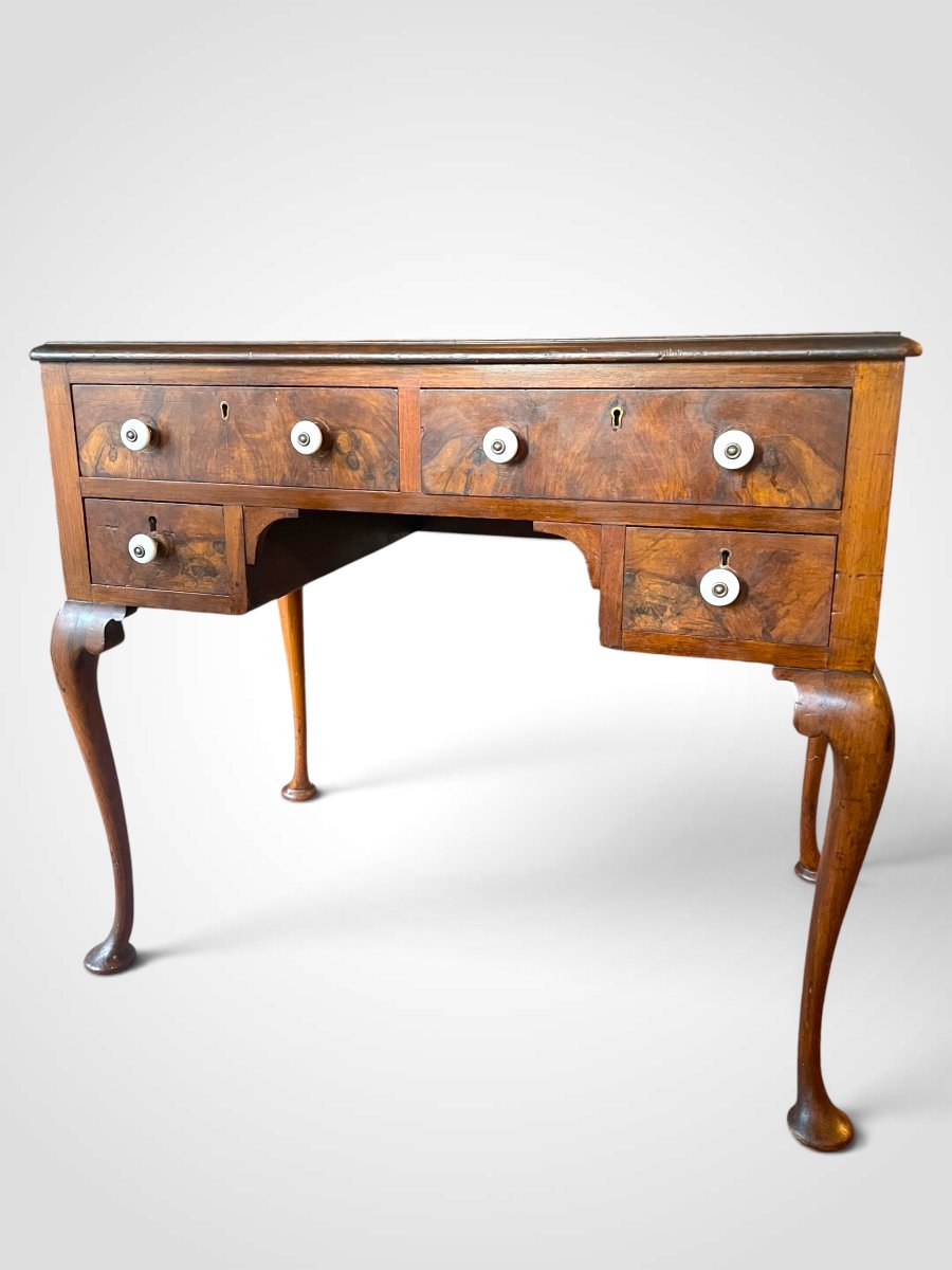 Bureau anglais en noyer, style Queen Anne – XIXe siècle