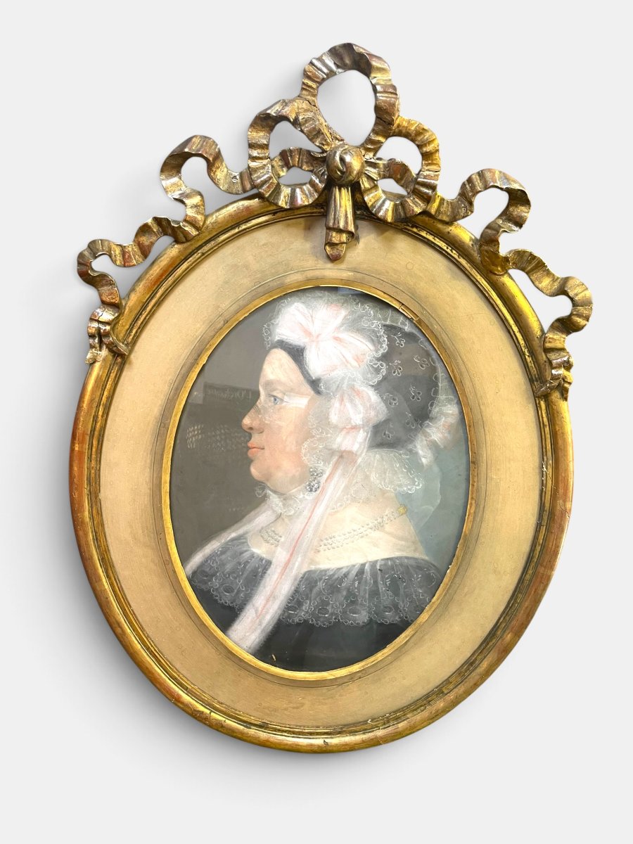 Portrait de Madame Fuchs au pastel, signé Debus et daté 1830 – Cadre Louis XVI