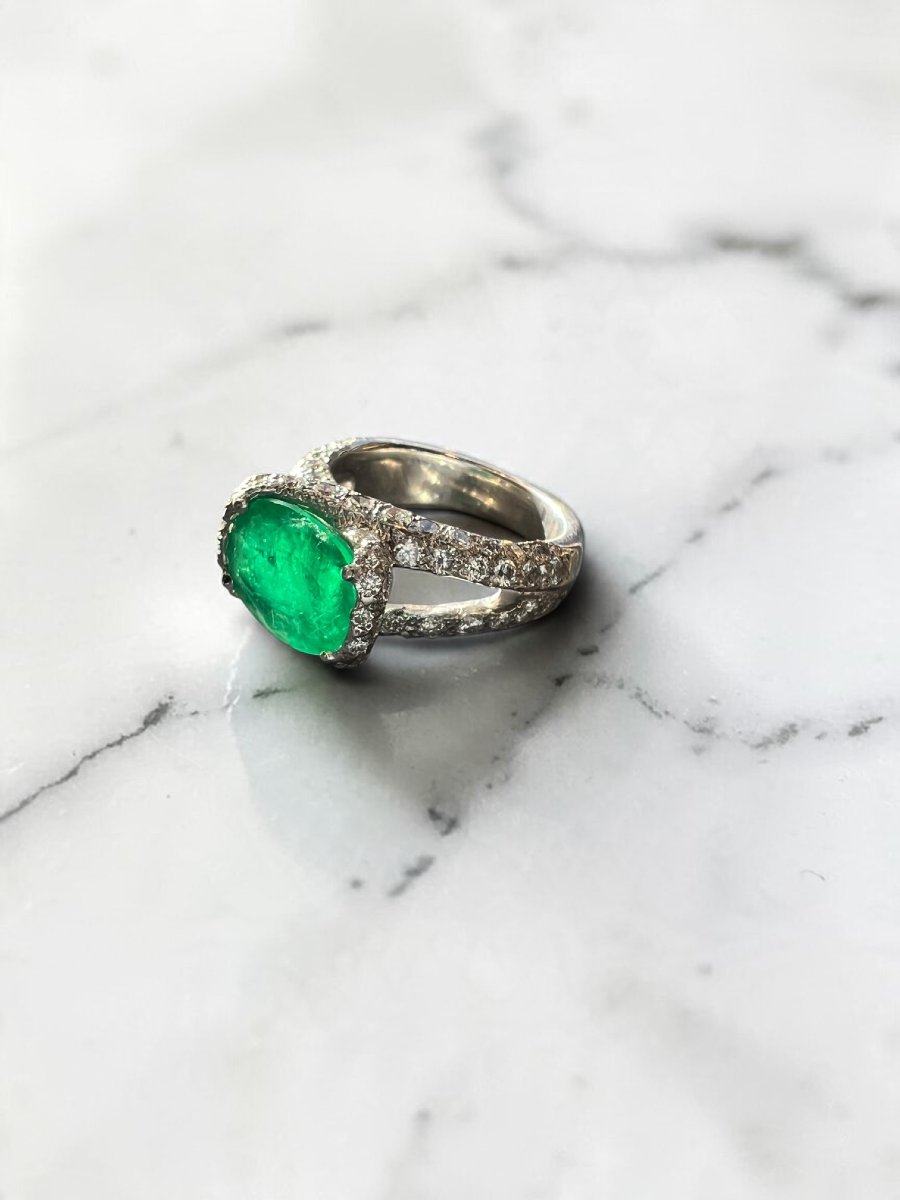Bague de haute joaillerie en or blanc 18 carats, émeraude et diamants -photo-1