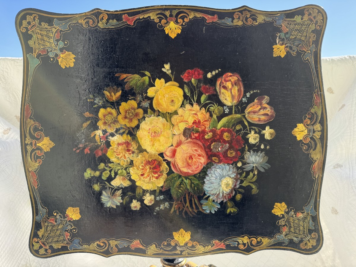 Table guéridon Napoléon III en bois laqué noir à décor floral – XIXe siècle-photo-3