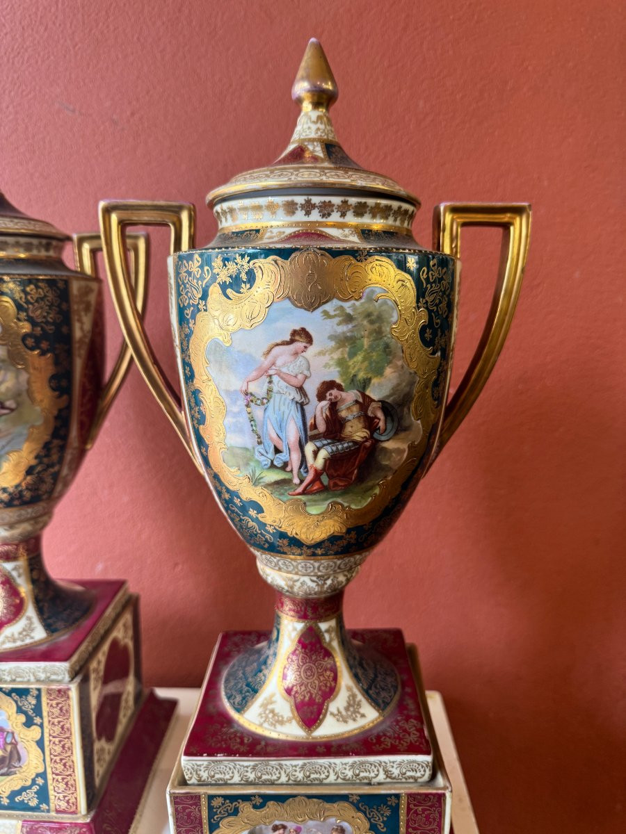 Paire de vases couverts en porcelaine de Vienne, Autriche XIX° siècle-photo-3