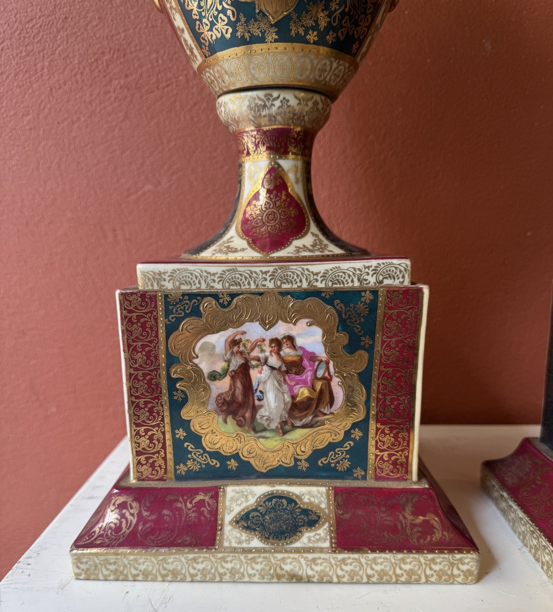 Paire de vases couverts en porcelaine de Vienne, Autriche XIX° siècle-photo-2