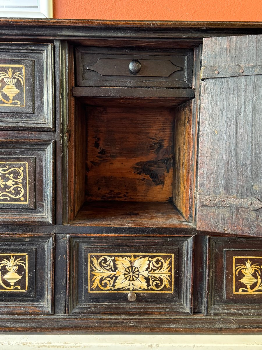 Petit cabinet en bois noirci et ivoire, XVII° siècle-photo-4