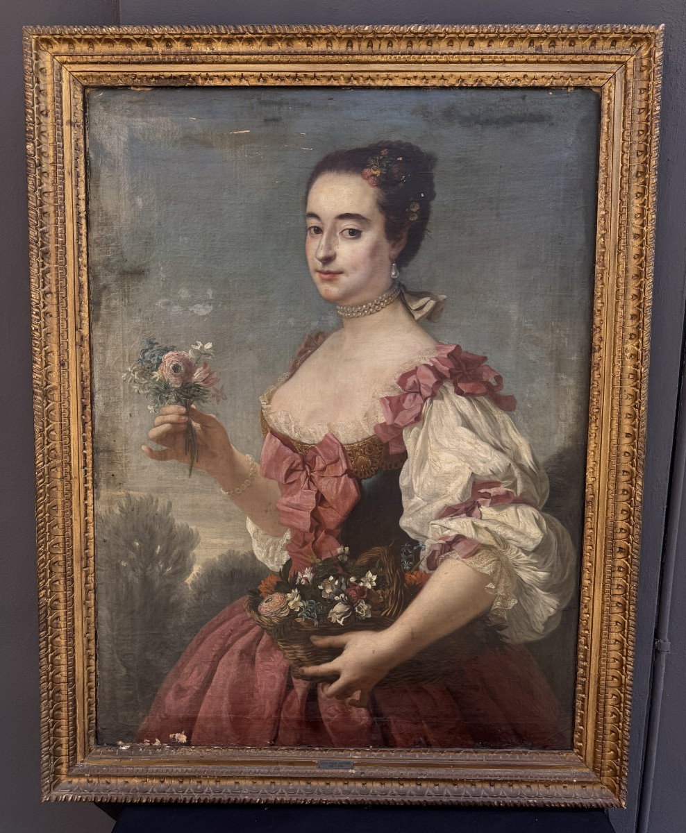 Ecole française  " Portrait de dame de qualité à la corbeille de fleurs " XVIII°