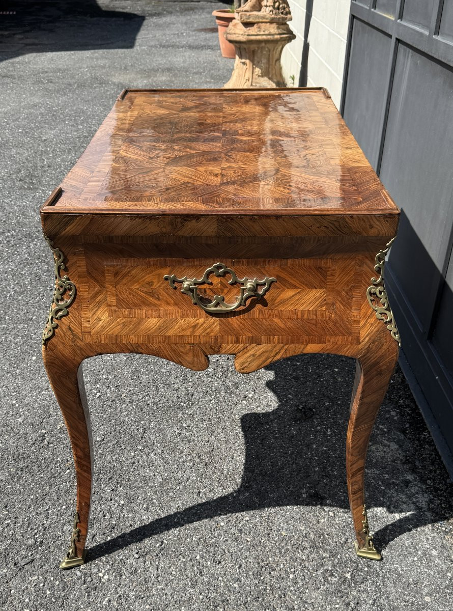 Bureau galbé d'époque Louis XV en bois de violette, Italie, XVIII° siècle-photo-1