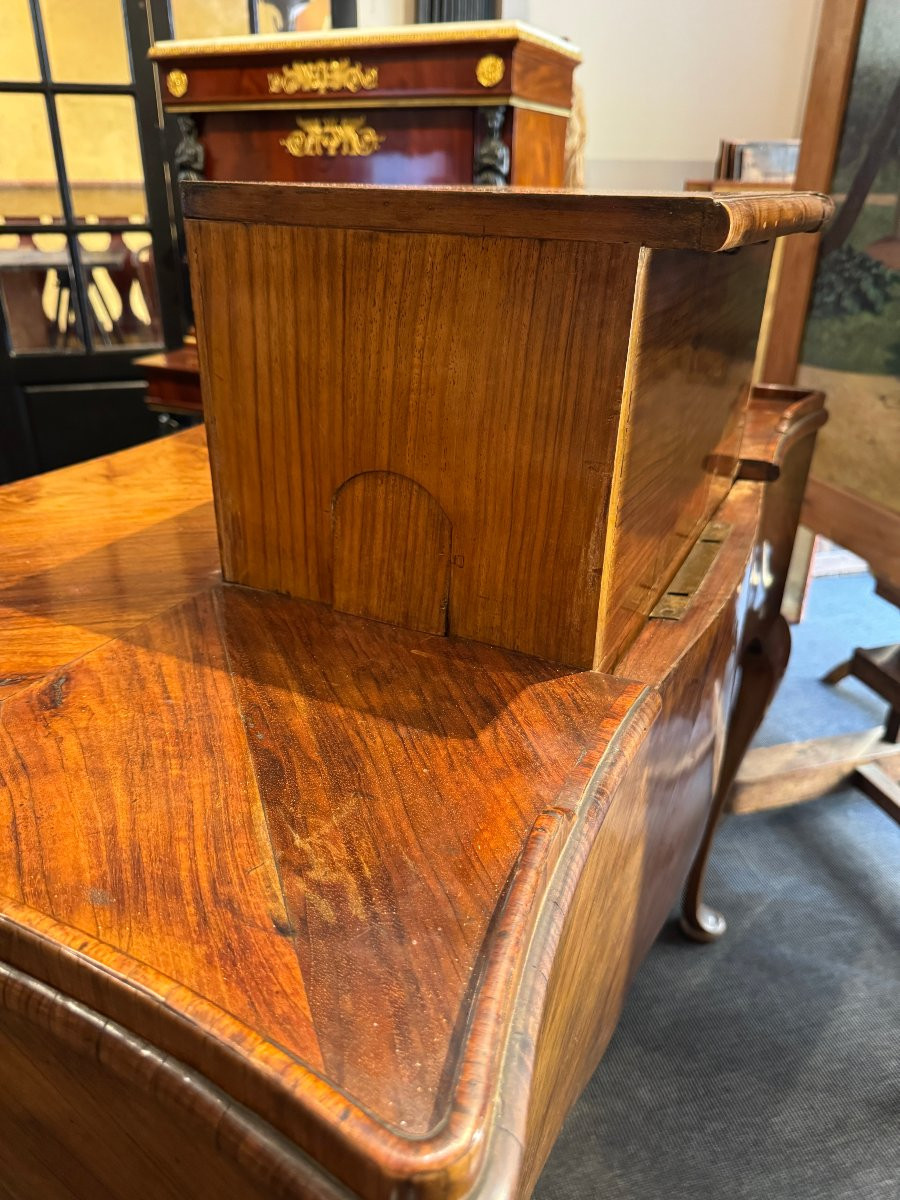 Bureau de changeur en placage de noyer, époque XVIII° siècle-photo-5