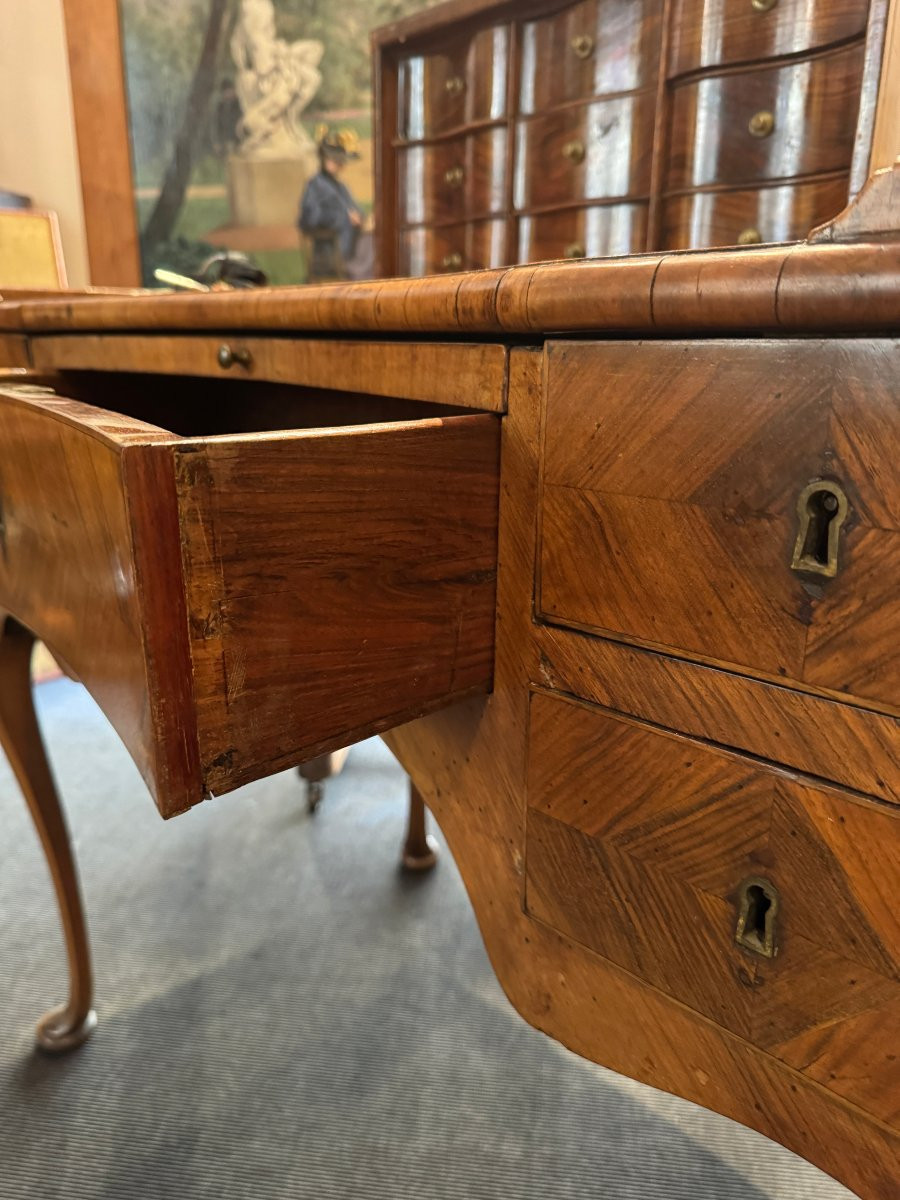 Bureau de changeur en placage de noyer, époque XVIII° siècle-photo-7