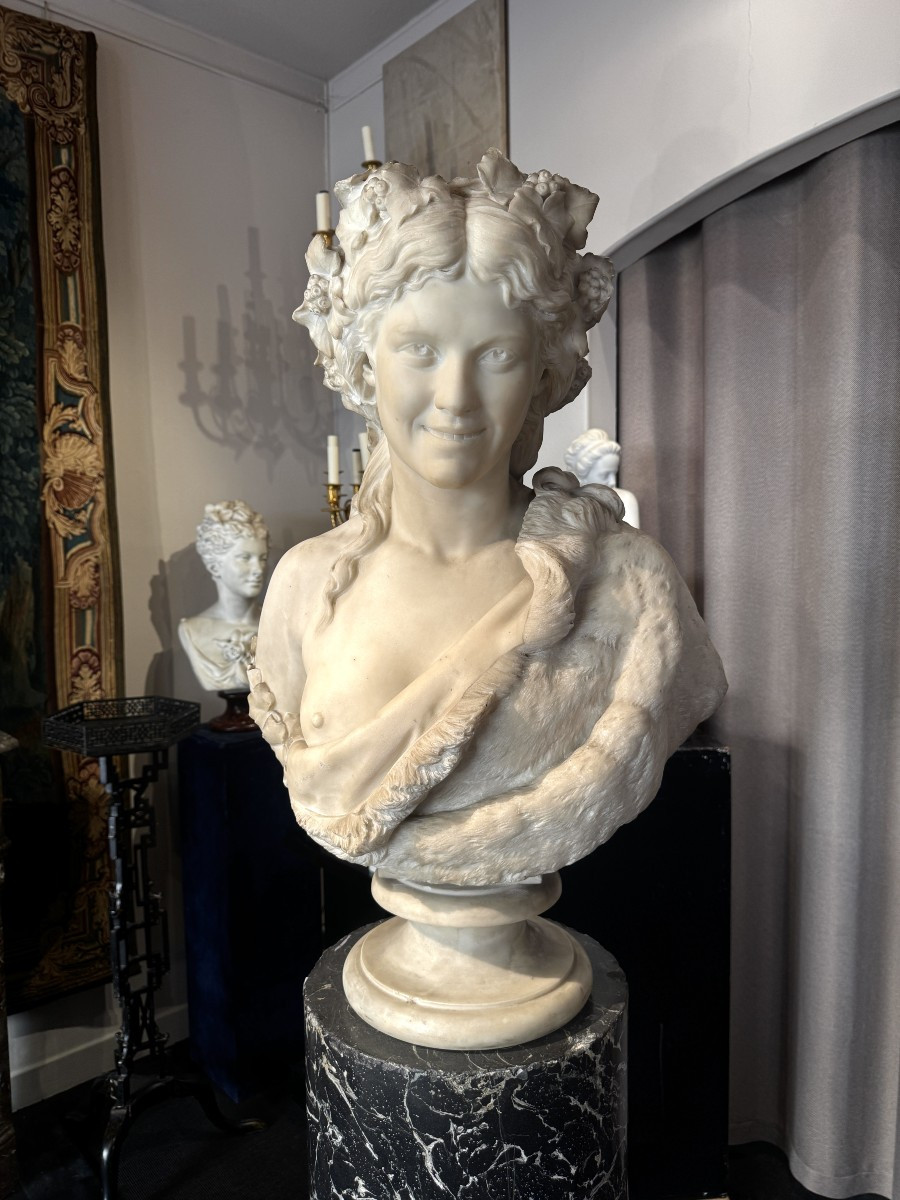 Grand buste de Bacchante en marbre blanc de Carrare, XIX° siècle