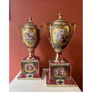 Pair Of Covered Vases In Vienna Porcelain, Austria, 19th Century