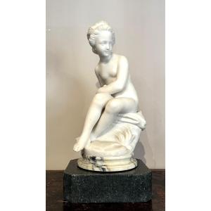 Sculpture en marbre " Psyché cachant l'arc de l'amour " XIXème