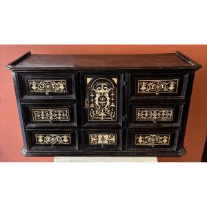 Petit cabinet en bois noirci et ivoire, XVII° siècle
