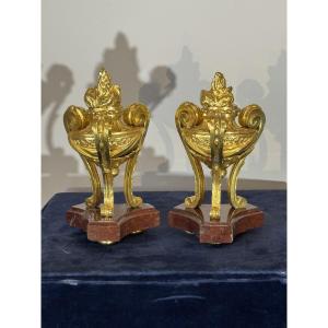 Paire de petites cassolettes en bronze doré, XVIII° siècle