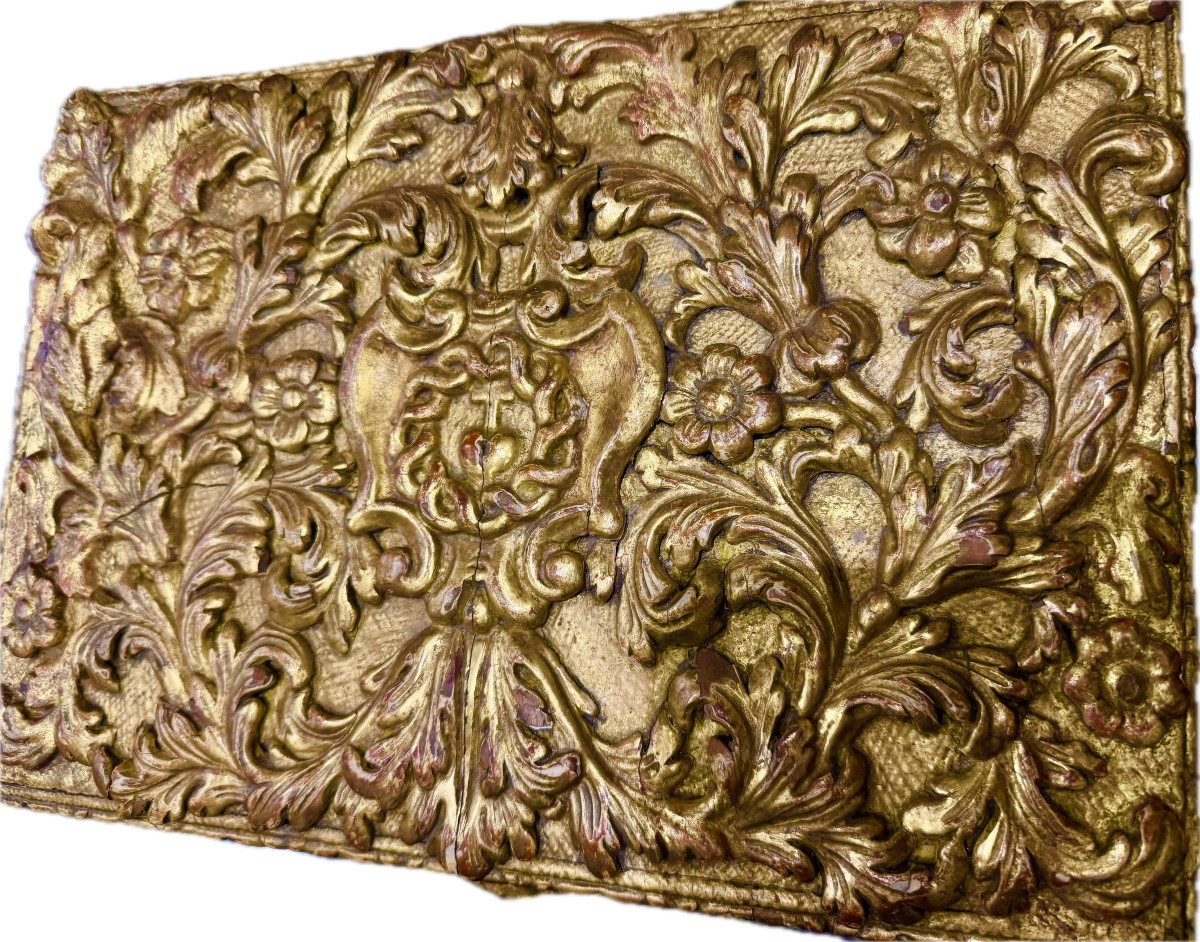 Antique 17th-century Venetian Chest, Finely Hand-carved And Gilded With Gold Leaf-photo-2