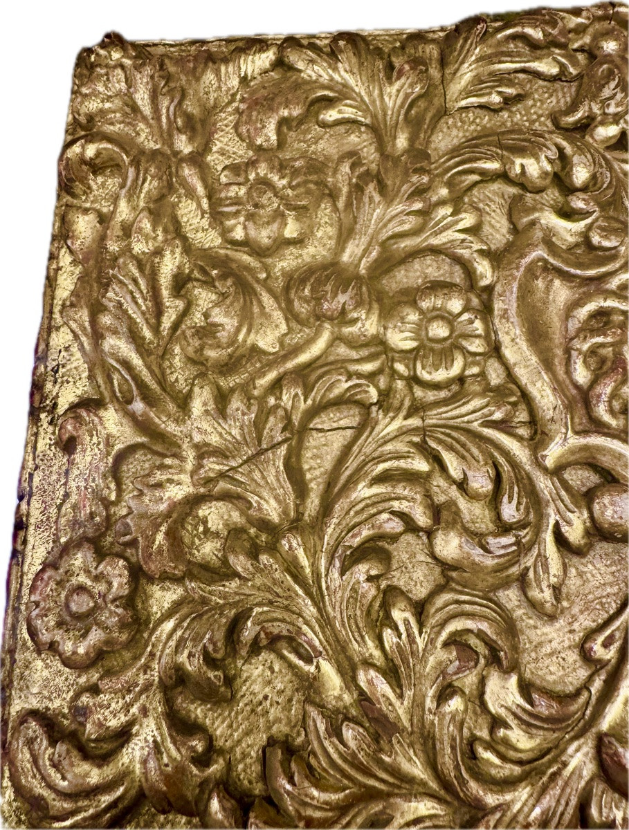 Antique 17th-century Venetian Chest, Finely Hand-carved And Gilded With Gold Leaf-photo-3