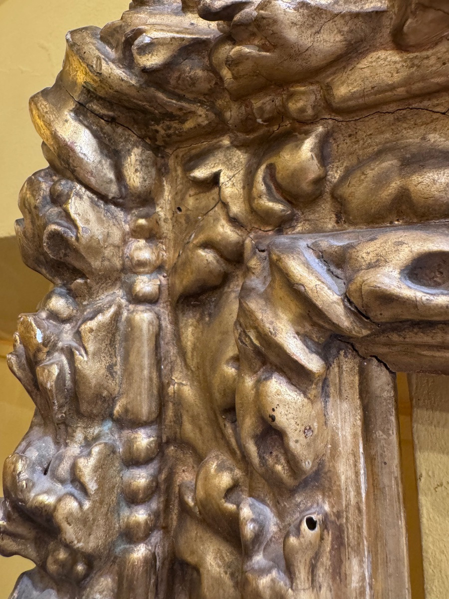 Antique Wooden Frame With Original 24-karat Gold Leaf, 17th-century Emilia, Finely Carved-photo-1