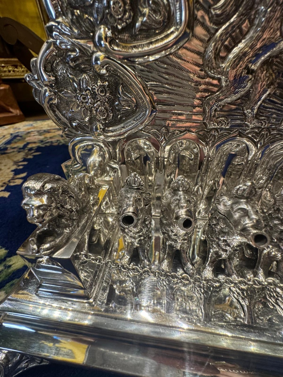 Lampe de Hanoucca juive en argent massif, finement travaillée à la main, composée de  huit boug-photo-2