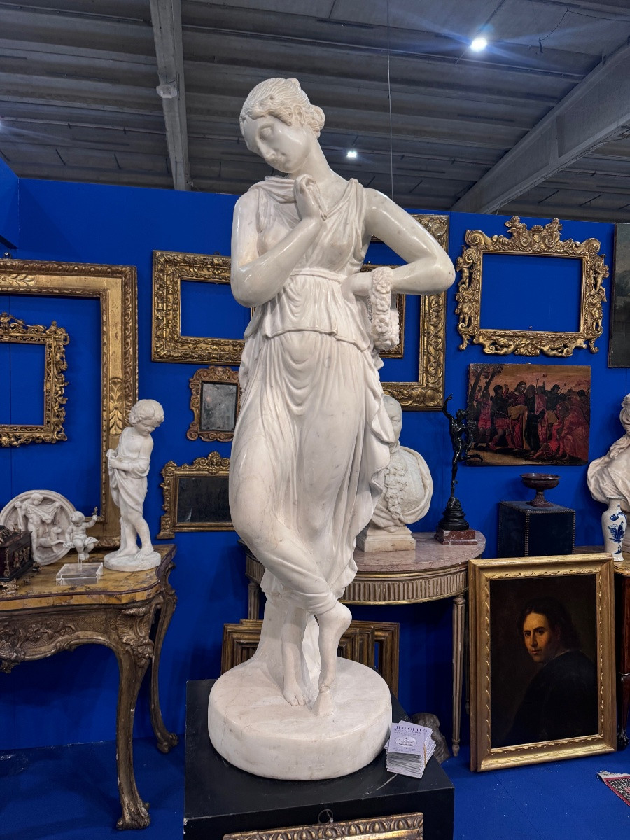 Paire de grandes sculptures féminines représentant deux Vestales dansant, par Canova, datant de-photo-1