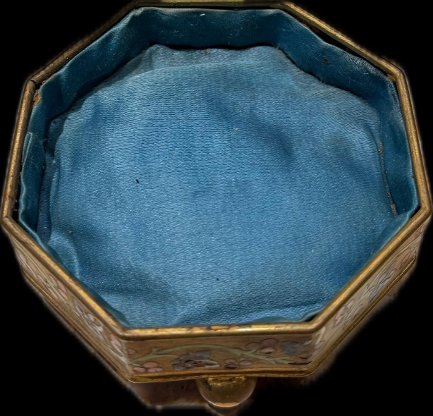 Description  Boîte à bijoux, Rome, fin du XIXe siècle, vers 1850/60  De forme hexagonale, en mé-photo-1