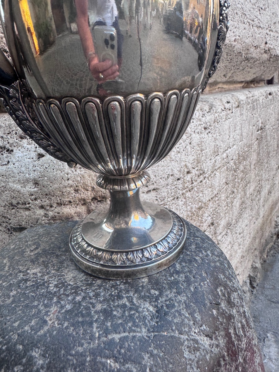 Grande cafetière en argent H 38,5 cm, poids 1 345 g  Corps lisse en forme de poire, orné de ner-photo-6